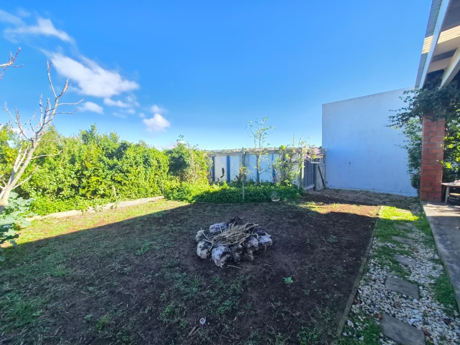 6 Bedroom Property for Sale in Stilbaai Wes Western Cape